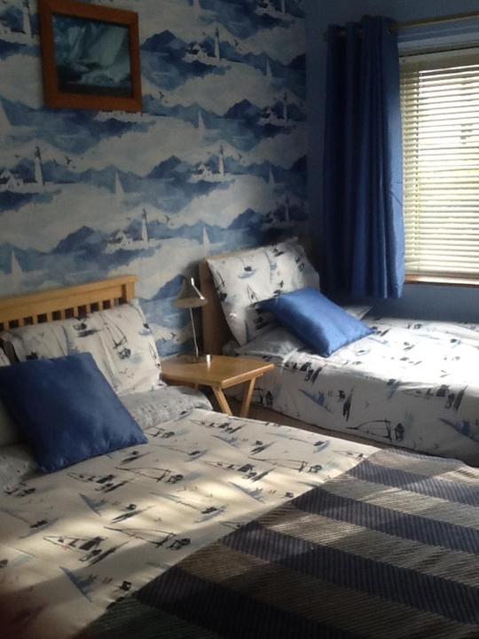 Blue Cedar Lodge room 6